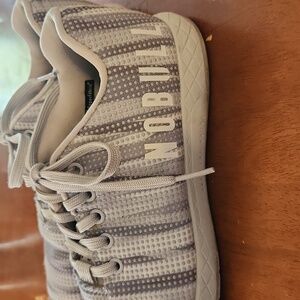 NOBULL 8 Burst Trainer Striped Shoes M6. 5 W8